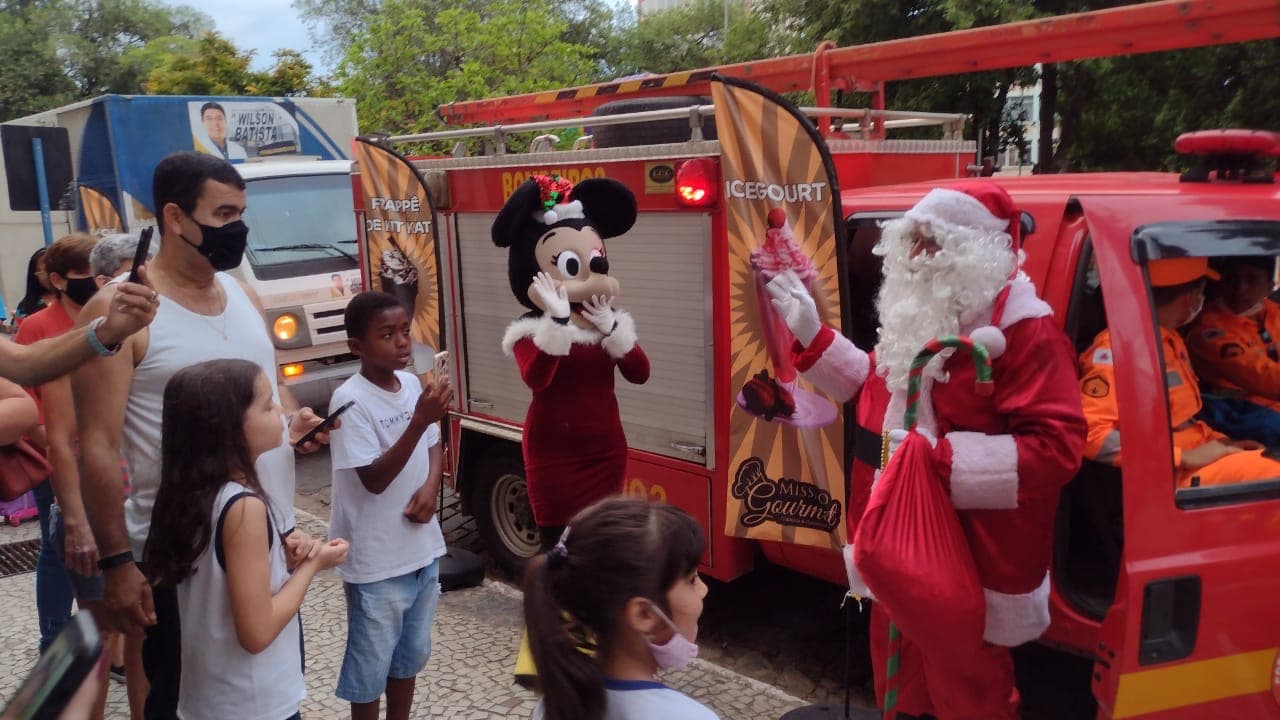 CDL/ACE Muriaé recepciona Papai Noel