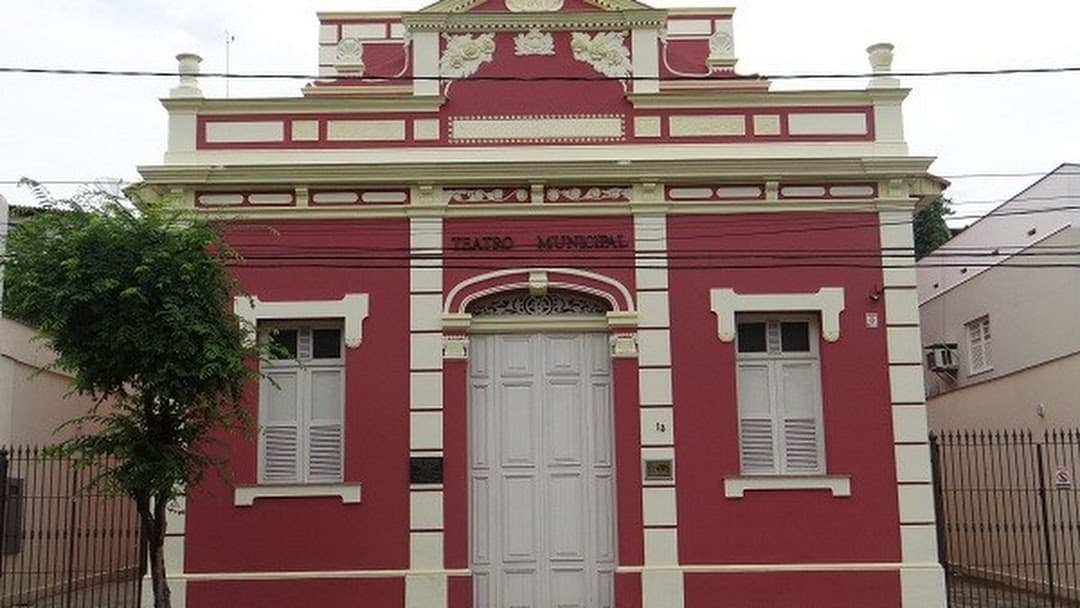 Teatro Belmira conclui reforma e reabre com peça teatral