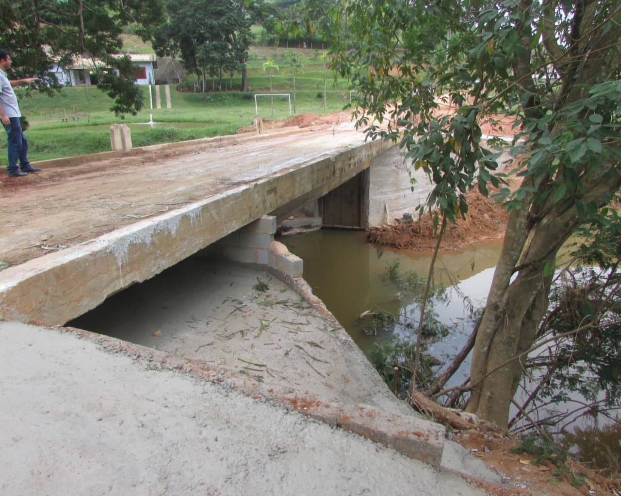Prefeitura reconstrói ponte de São Fernando e libera trânsito