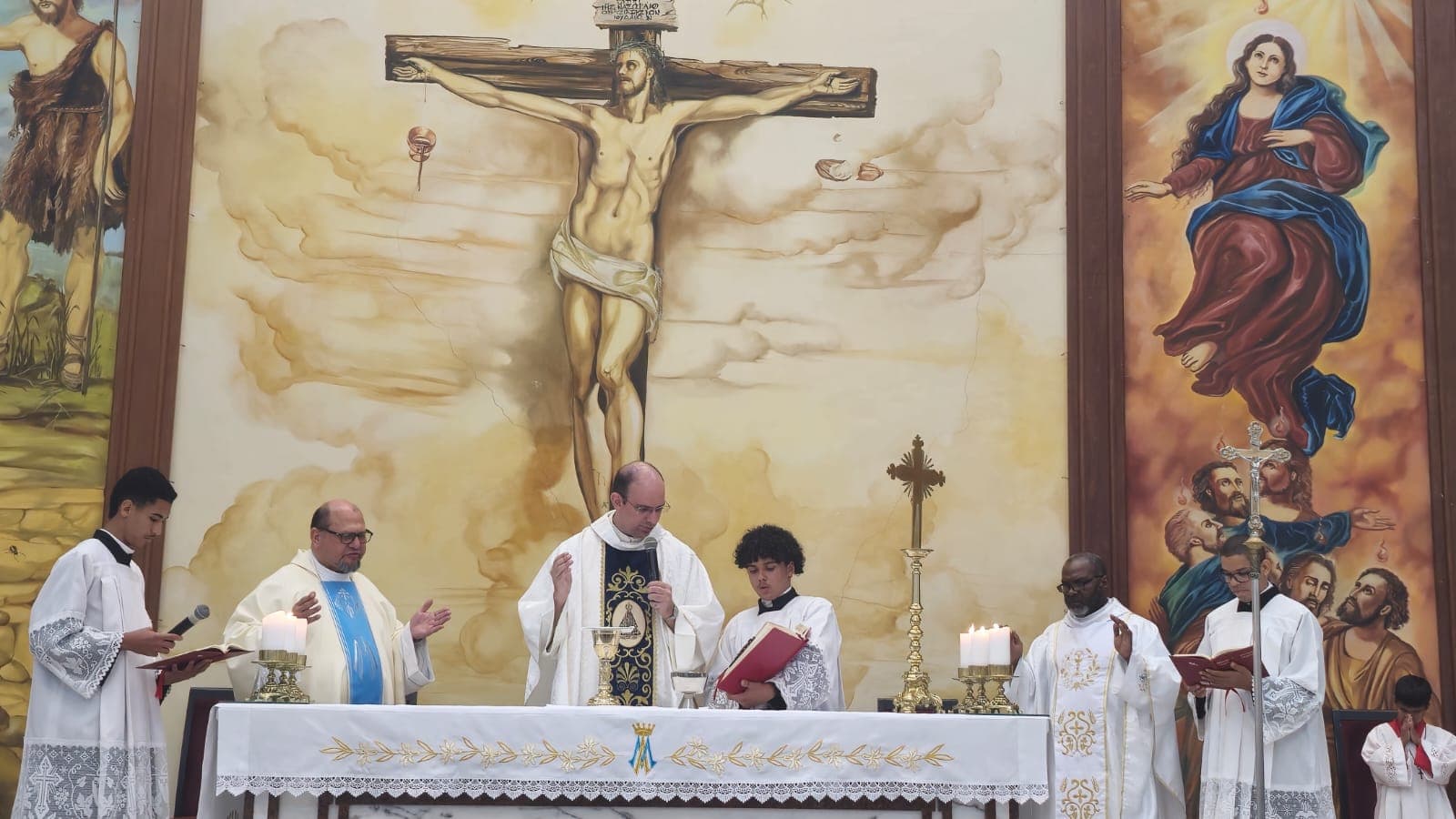 Celebração reuniu comunidade para homenagear a Imaculada Conceição e marcar o primeiro aniversário do Santuário Diocesano de Nossa Senhora Aparecida.
