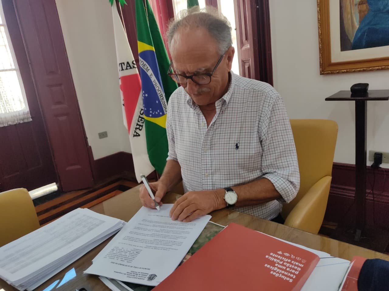 Prefeitura de Leopoldina flexibiliza o uso de máscaras em espaços públicos e abertos