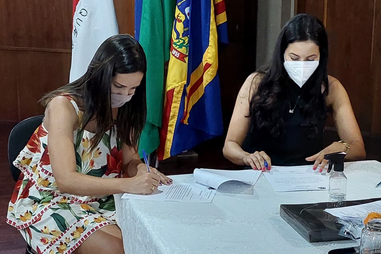 Prefeitura dá posse a 54 novos servidores para área de Educação