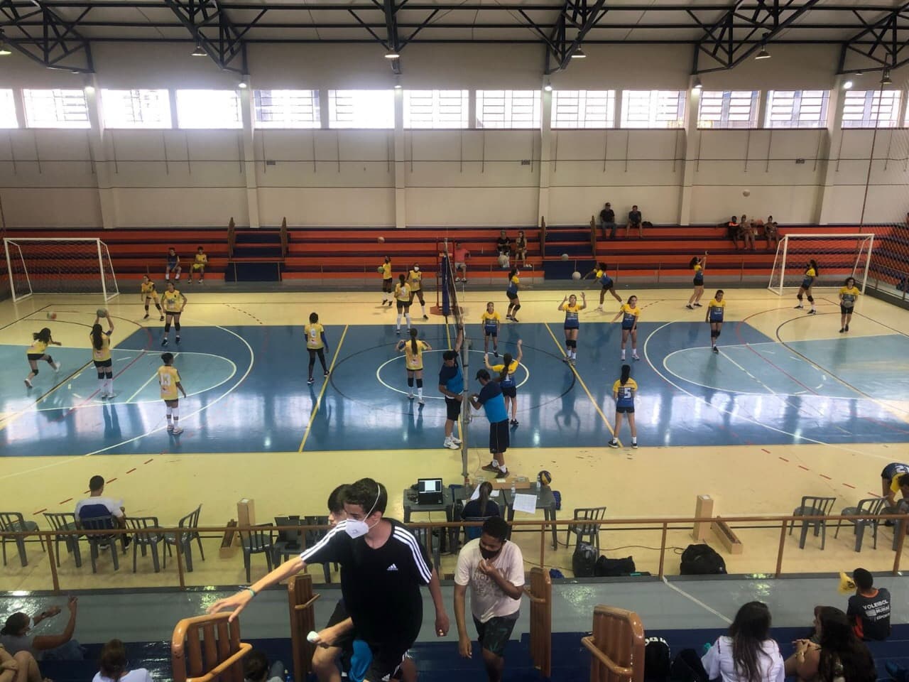 Muriaé sedia competição de voleibol