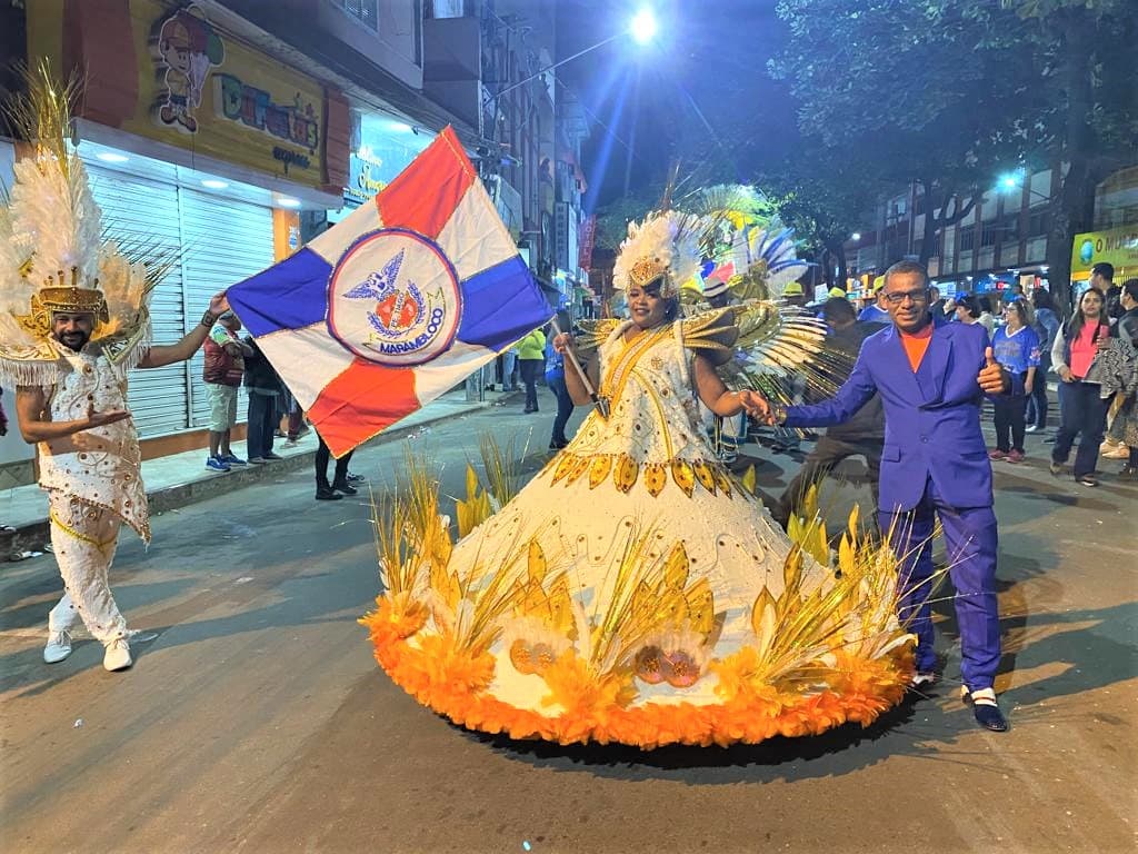 Escolas de samba apresentam espetáculo de luz e som em Muriaé