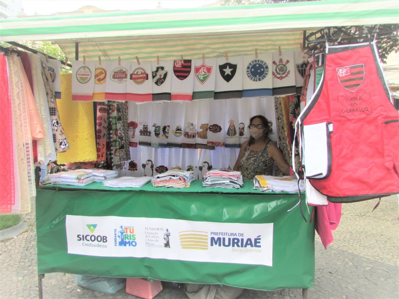 Feira de Artesanato da Praça João Pinheiro recebe padronização