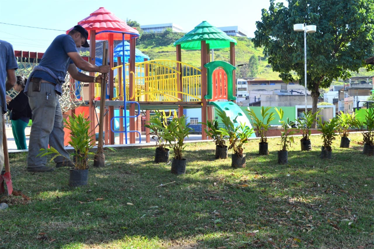 Praças de Muriaé recebem novo paisagismo