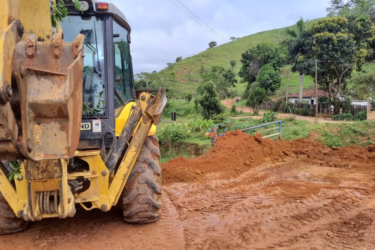 Prefeitura conclui obra de ponte e já inicia construção de outra na zona rural